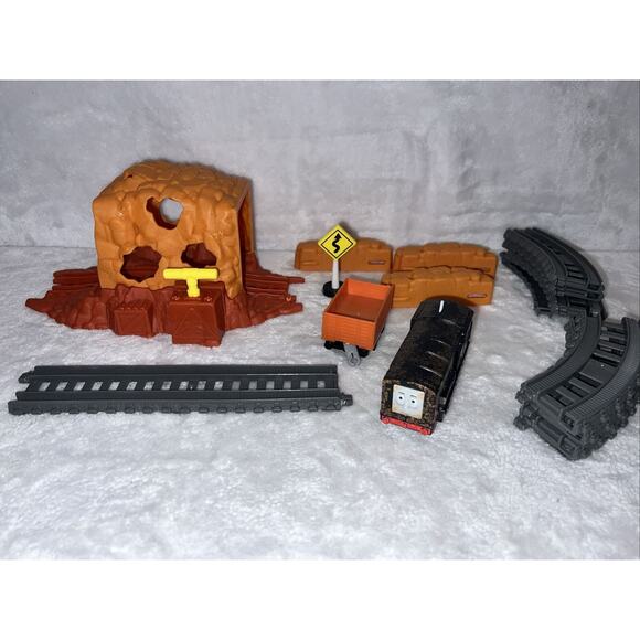 Thomas & Friends Trackmaster Tunnel Blast Track Set w Diesel Motorized Train - Picture 2 of 11